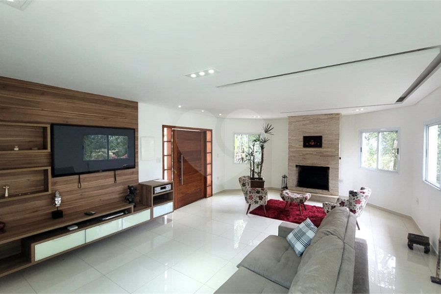 Casa à venda com 4 suítes no condomínio Jardim da Montanha I, Mairiporã - SP
