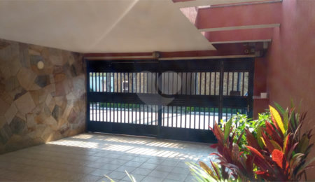 Sobrado à venda com 4 quartos, sendo 1 suíte,  em Interlagos, São Paulo, SP