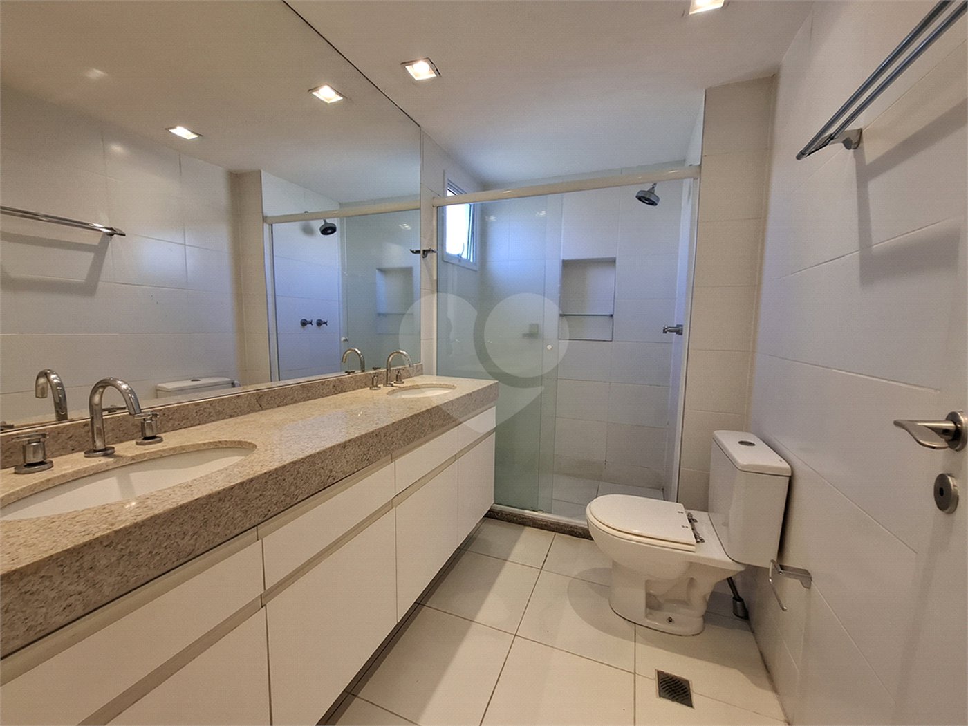 Apartamento à venda com 3 suítes em Vila Ipojuca, São Paulo, SP