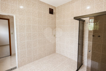 Sobrado à venda com 4 quartos, sendo 2 suítes, em Vila Pires, Santo André, SP