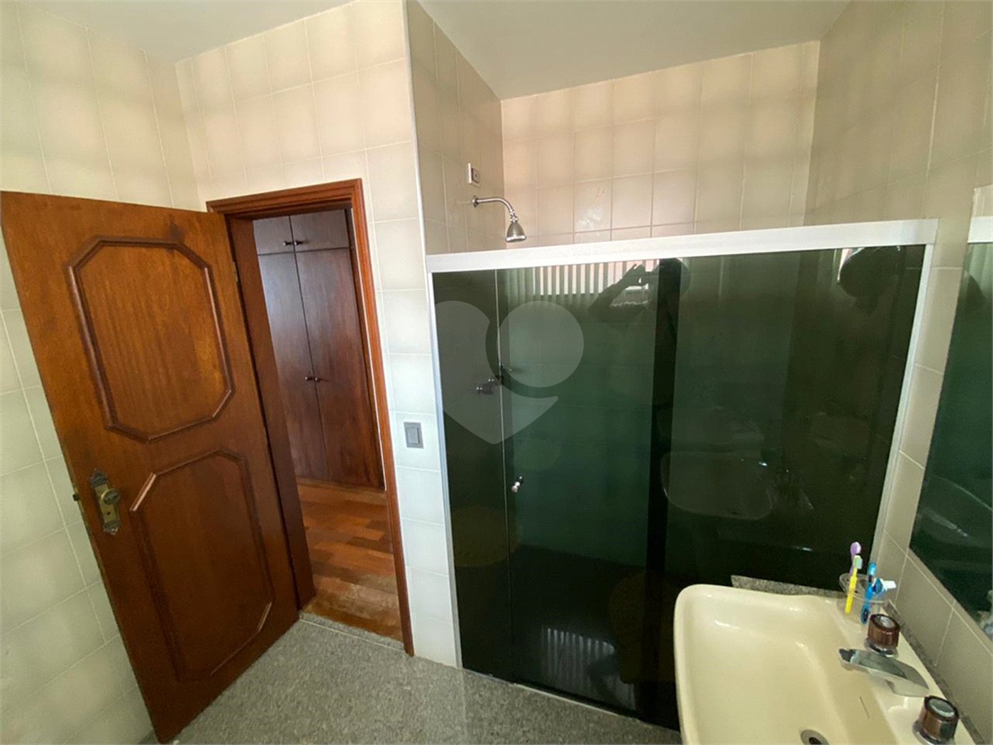Casa Térrea com 3 suítes, sendo 1 suíte master.