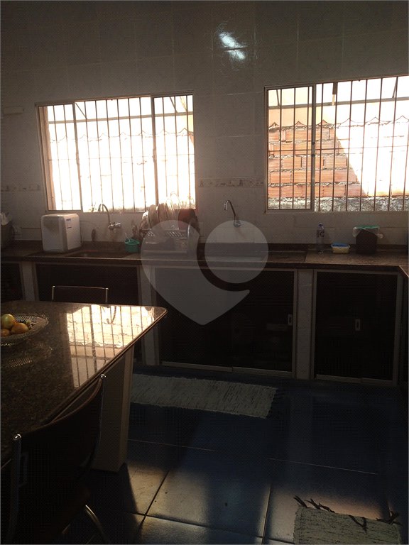 Casa à venda com 4 quartos, sendo 1 suíte, em Vila Pirajussara, São Paulo, SP