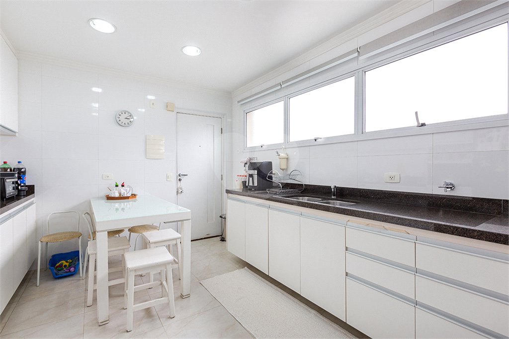 Apartamento à venda com 3 quartos, sendo 2 suítes, em Alto da Lapa, São Paulo, SP