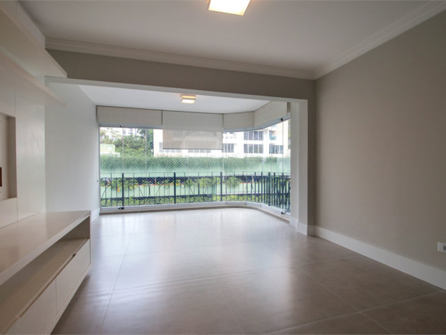 Apartamento à venda com 3 quartos, sendo 1 suíte,  em Panamby, São Paulo, SP
