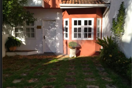 Casa à venda com 3 quartos, sendo 1 suíte, no condomínio Vilage Palmas, São Paulo - SP