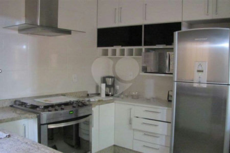Casa à venda com 3 quartos, sendo 1 suíte, no condomínio Villa Jardim Sul, São Paulo - SP