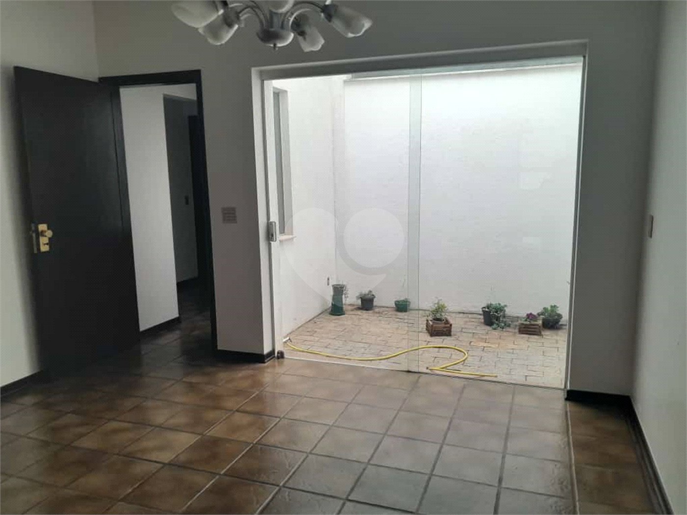 Linda casa para venda / Locação em bairro nobre