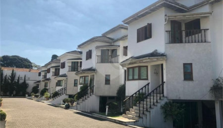 Casa à venda com 4 suítes no condomínio Vila das Emboabas, São Paulo - SP