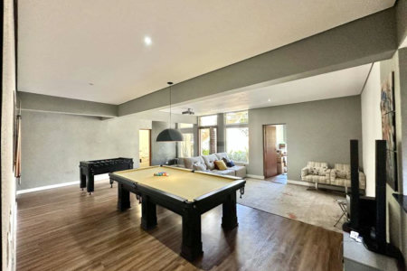 Casa à venda com 4 quartos, sendo 3 suítes, no condomínio Vilarejo, Carapicuíba - SP