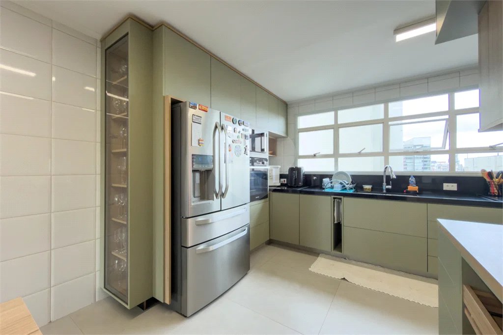 Apartamento com 205 metros no Campo Belo