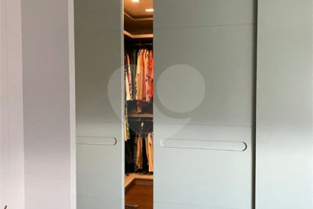 Apartamento de 224m² com 4 dormitórios, 3 suítes, 4 vagas de garagem e deposito