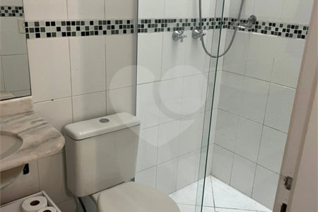 Casa à venda com 3 quartos, sendo 1 suíte, no condomínio New Village, Cotia - SP