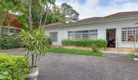 Casa Térrea à venda ou para alugar com 5 quartos, sendo 2 suítes,  em Granja Julieta, São Paulo, SP