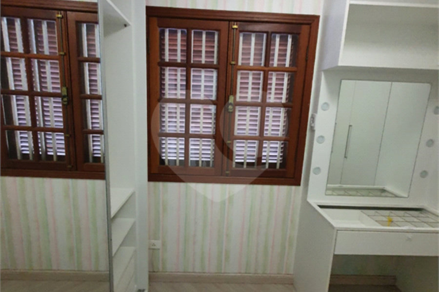 Sobrado à venda com 4 quartos, sendo 2 suítes,  em Santana, São Paulo, SP