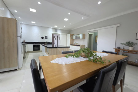 Casa à venda com 3 suítes no condomínio Village Ipanema I, Araçoiaba da Serra - SP