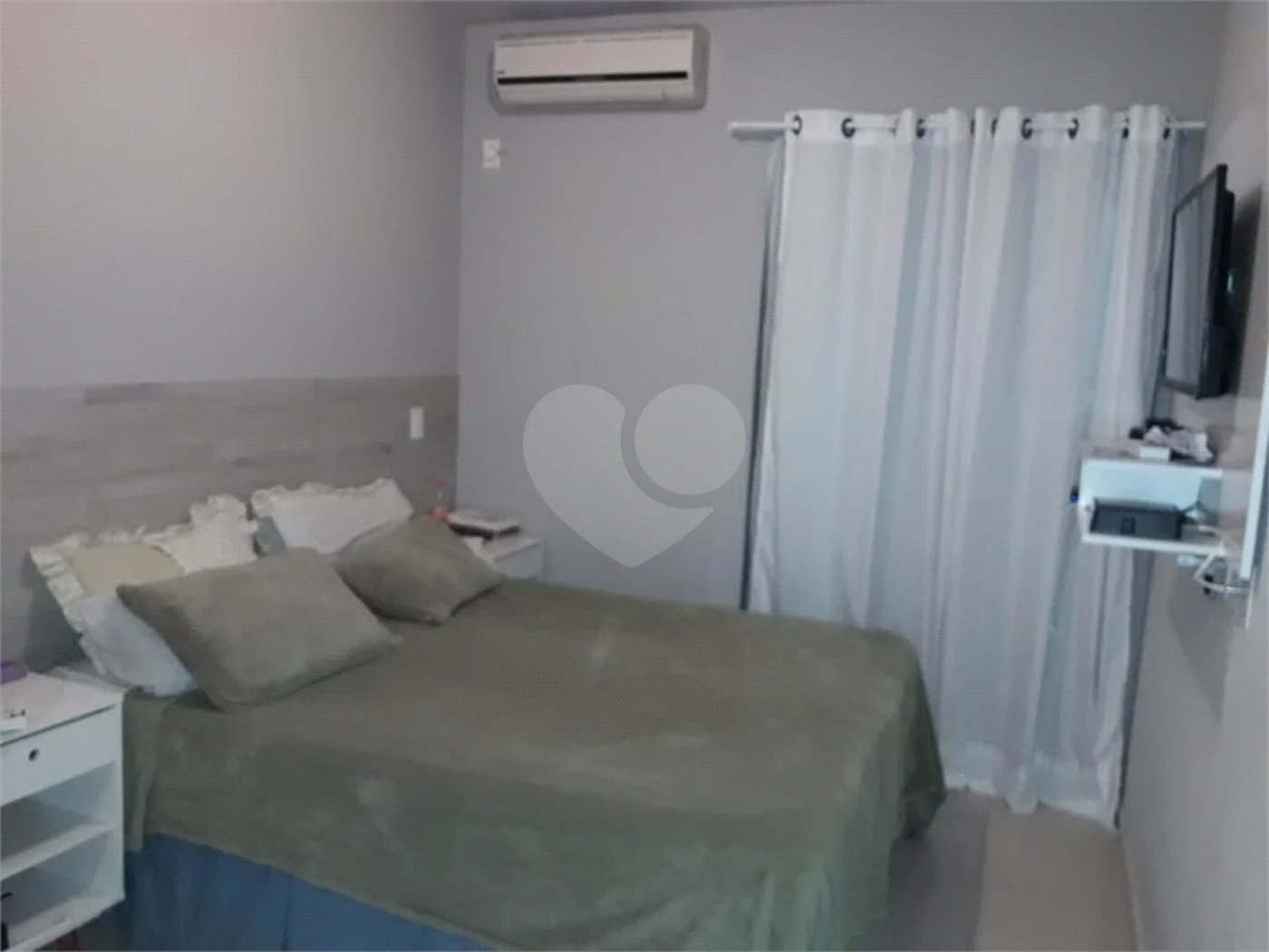 Casa à venda com 3 quartos, sendo 1 suíte, no condomínio Village Jardim Versailles, Jundiaí - SP