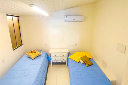 Casa à venda com 5 quartos, sendo 4 suítes, em Manguinhos, Armação dos Búzios, RJ