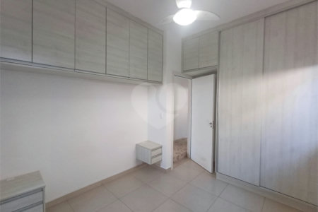 Casa à venda com 3 quartos, sendo 2 suítes, no condomínio Sollaris, Araraquara - SP