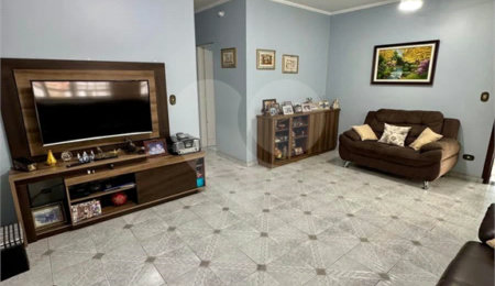Sobrado à venda com 4 quartos, sendo 1 suíte,  em Vila Cleonice, São Paulo, SP