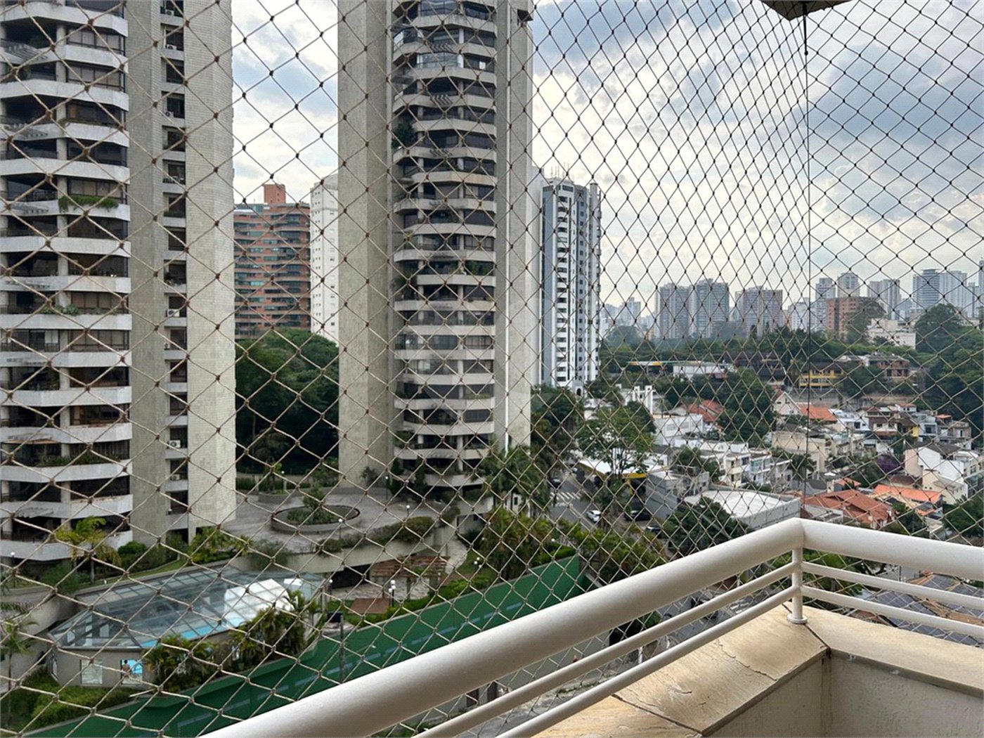 Apartamento à venda com 2 quartos, sendo 1 suíte,  em Paraíso do Morumbi, São Paulo, SP
