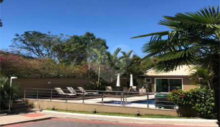 Casa à venda com 4 quartos, sendo 2 suítes, no condomínio Florada da Serra, São Paulo - SP