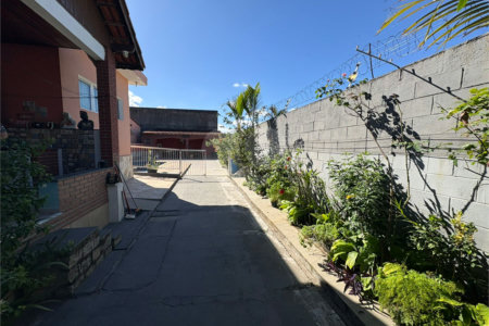 Casa Térrea à venda com 3 quartos em Vila Áurea, Poá, SP