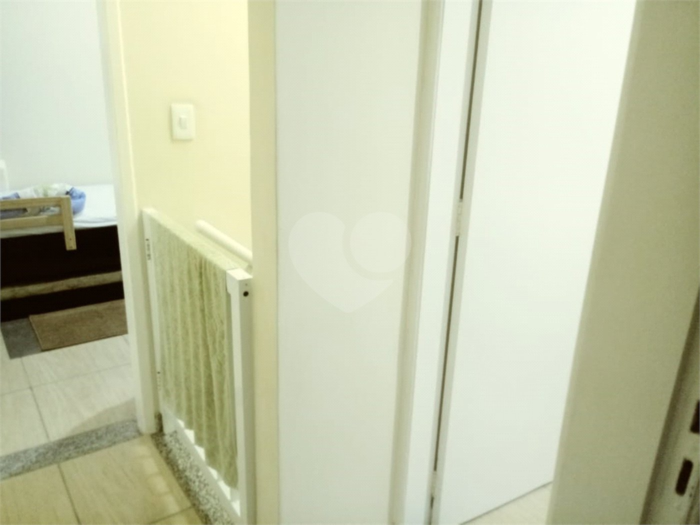 Casa à venda com 2 quartos, sendo 1 suíte, no condomínio Jardim Débora, Poá - SP