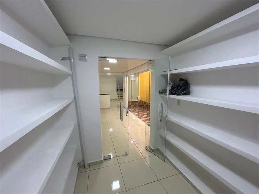 Casa de Vila para alugar com 4 suítes em Vila Romana, São Paulo, SP