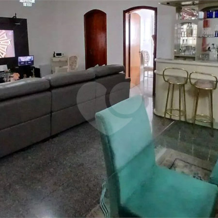 Sobrado à venda com 4 quartos, sendo 2 suítes, em Vila Santa Maria, São Paulo, SP