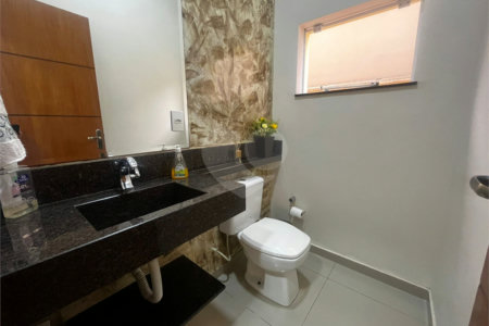Casa à venda com 4 quartos, sendo 2 suítes, em Vila Nastri, Itapetininga, SP