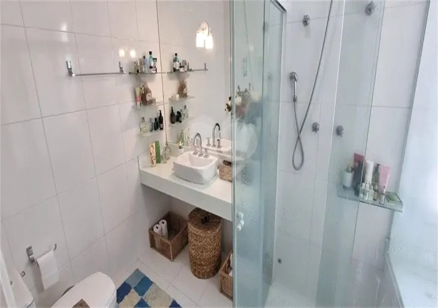 SOBRADO MOBILIADO DE 199,0 M² COM 02 SUITES, 04 VAGAS E PISCINA PARA VENDA NO JARDIM VIRGINIA BIANCA