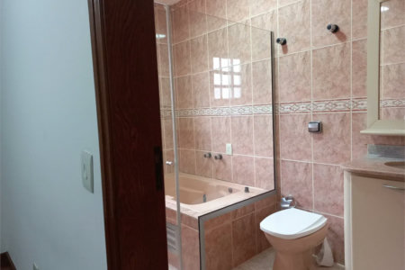 Sobrado à venda com 4 quartos, sendo 3 suítes,  em Cidade São Francisco, São Paulo, SP