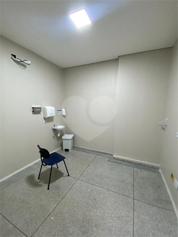 Salão para alugar em Vila Romanópolis, Ferraz de Vasconcelos, SP