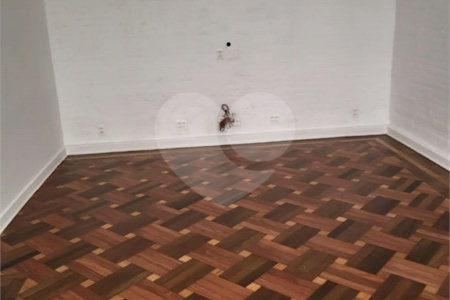 Sobrado à venda ou para alugar com 3 quartos, sendo 1 suíte, em Água Branca, São Paulo, SP