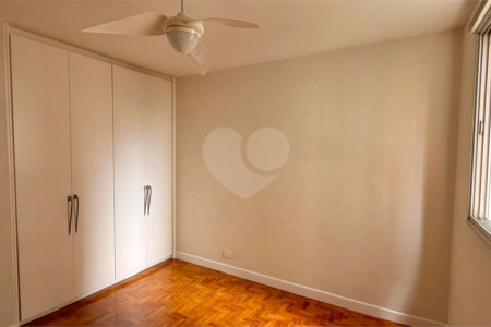 Apartamento à venda com 3 quartos, sendo 1 suíte,  em Moema, São Paulo, SP