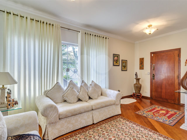 Casa à venda ou para alugar com 4 quartos, sendo 2 suítes,  em Jardim Prudência, São Paulo, SP
