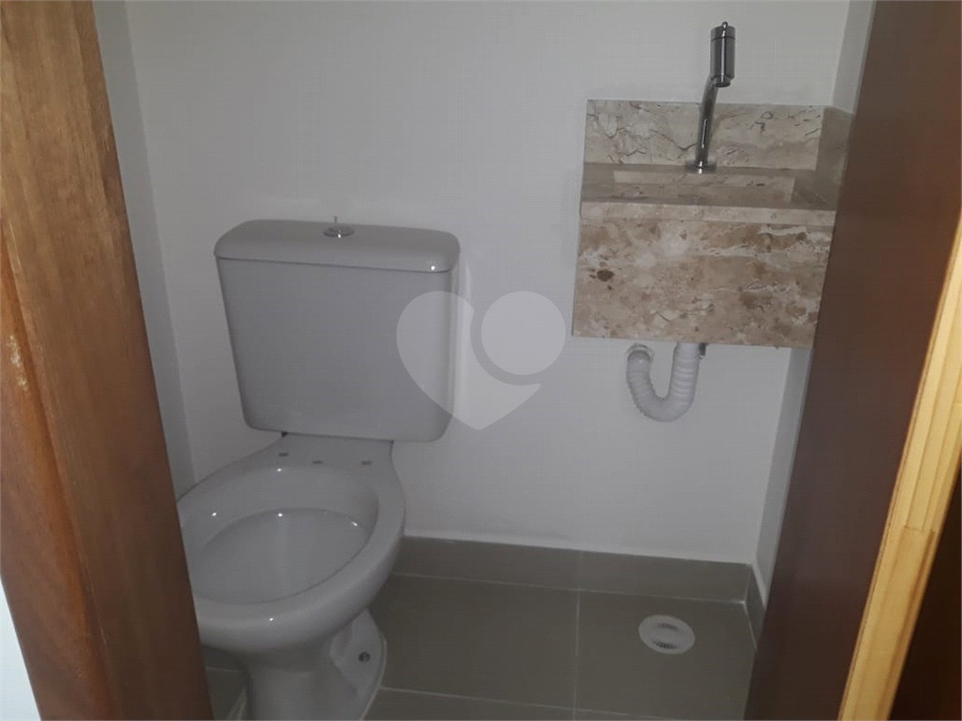 Casa à venda com 2 suítes no condomínio martinha, São Paulo - SP