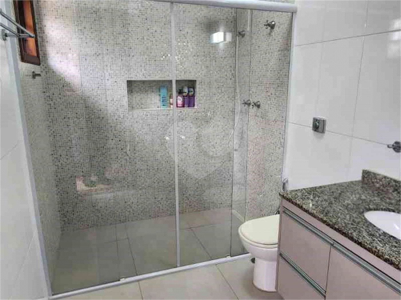 Casa à venda ou para alugar com 4 quartos, sendo 1 suíte,  em Tremembé, São Paulo, SP