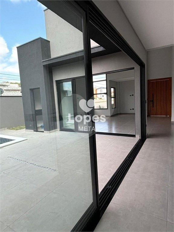 Casa à venda com 3 quartos, sendo 1 suíte,  no condomínio Terras do Vale, Caçapava - SP