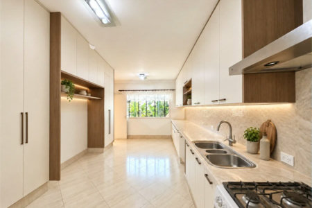 Casa à venda com 3 quartos, sendo 1 suíte, no condomínio Vila das Emboabas, São Paulo - SP