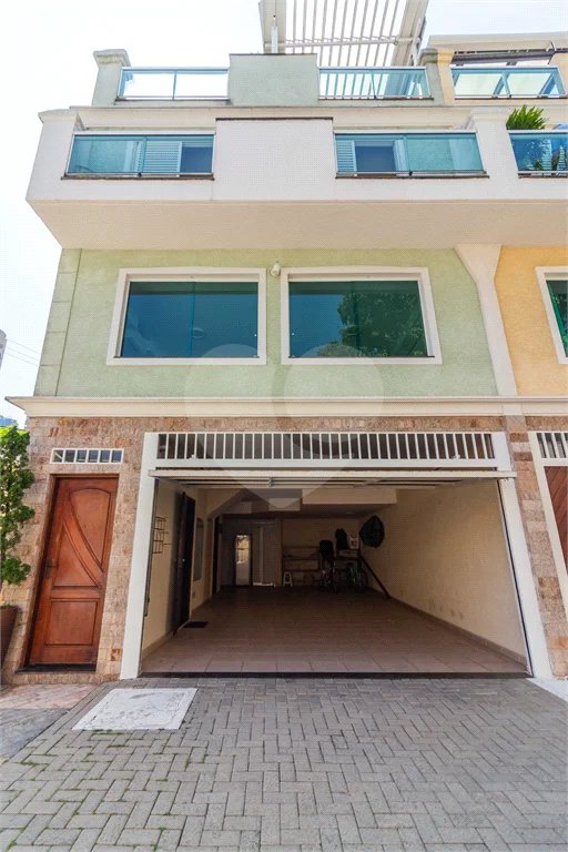 Casa à venda com 3 quartos, sendo 2 suítes,  no condomínio Sagres, São Paulo - SP