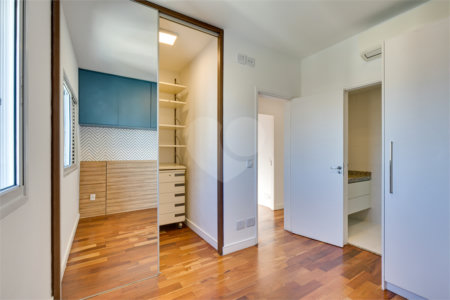 Apartamento à venda com 3 quartos, sendo 1 suíte, em Santo Amaro, São Paulo, SP