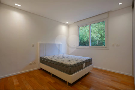 Casa para alugar com 4 suítes no condomínio Hípica Garden, São Paulo - SP
