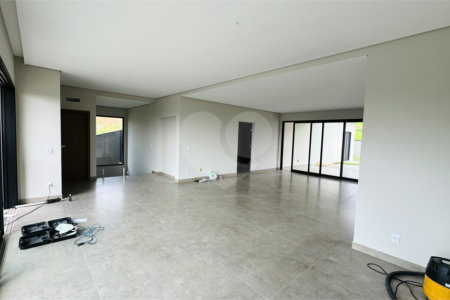 Casa à venda com 3 suítes no condomínio Santa Isabel I, Louveira - SP
