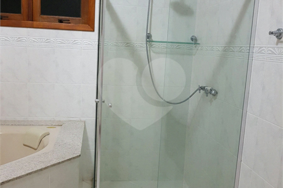 Casa à venda com 4 quartos, sendo 2 suítes, no condomínio Alpes da Cantareira, Mairiporã - SP