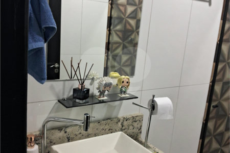 Sobrado à venda com 10 quartos, sendo 1 suíte, em Parque Ramos Freitas, São Paulo, SP