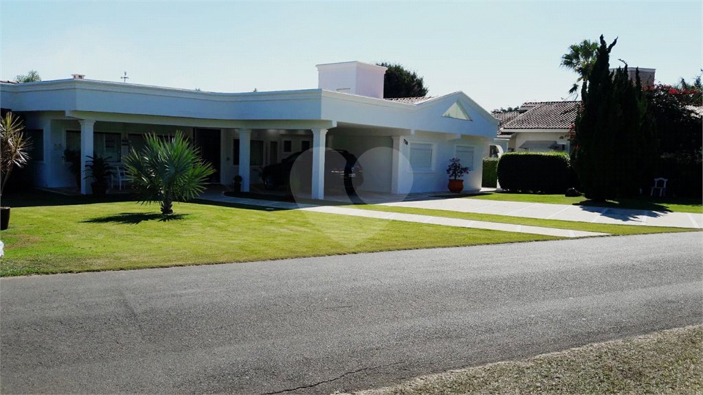 Casa à venda com 4 quartos, sendo 2 suítes, no condomínio Monte Belo, Salto - SP