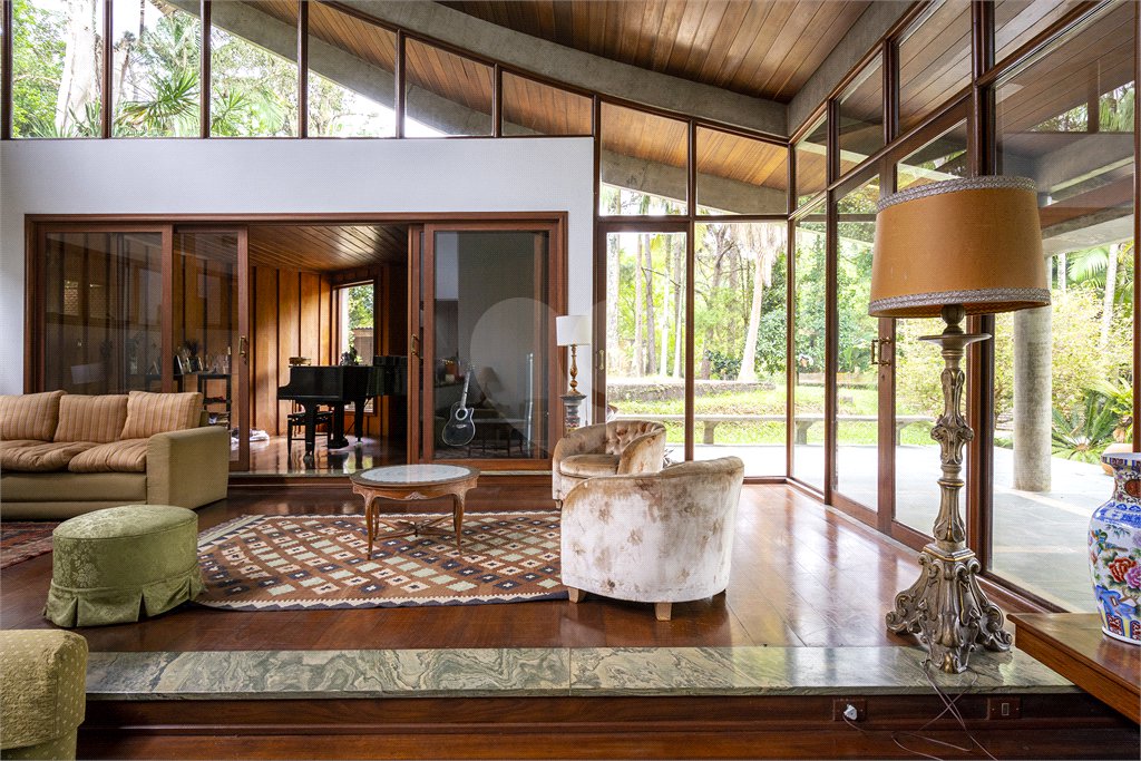 Casa à venda com 3 suítes no condomínio Chácara Flora, São Paulo - SP