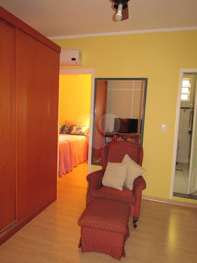 Casa de Vila à venda com 4 quartos, sendo 1 suíte, em Chácara Monte Alegre, São Paulo, SP