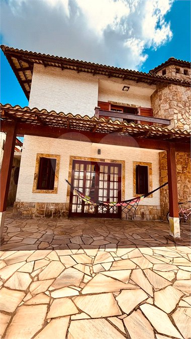 Sobrado à venda com 3 quartos, sendo 1 suíte, em Chácara Recanto Verde, Cotia, SP